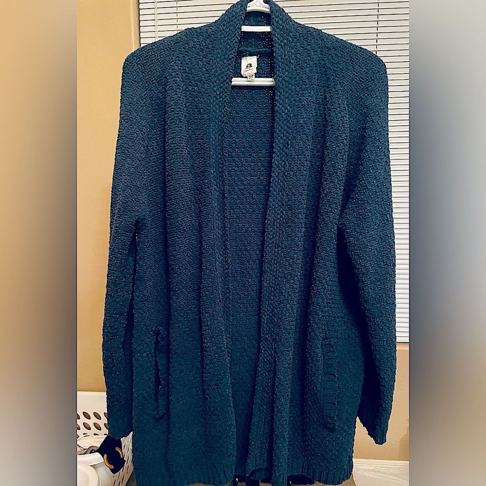VICI dark forest green knit crochet sweater cardigan with pockets. Sz xs/s NWOT